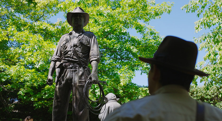 An Indy fan with an Indy statue.